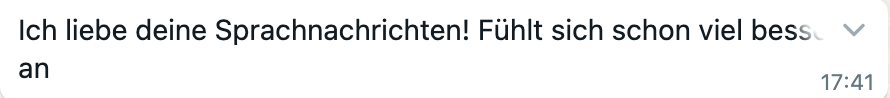 Eine deutsche SMS lautet: „Ich liebe deine Sprachnachrichten! Fühlt sich schon viel bess-an“ mit einem Zeitstempel von 17:41.