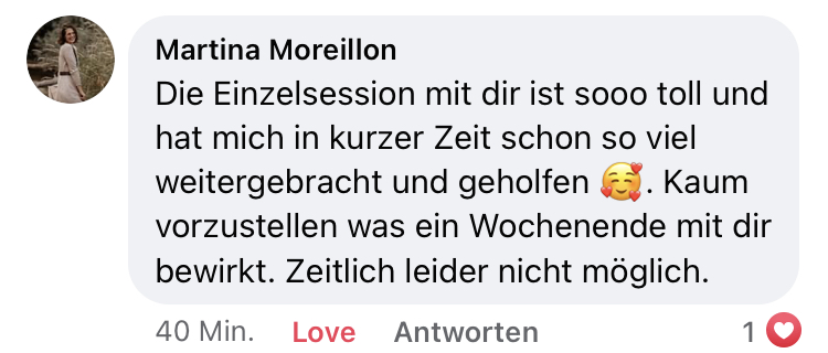 Ein Social-Media-Kommentar von Martina Moreillon mit Profilfoto. Sie bedankt sich für eine hilfreiche Einzelsitzung, erwähnt schnelle Fortschritte und den Wunsch nach einem gemeinsamen Wochenende, aber fehlende Zeit. Reaktions- und Antwortmöglichkeiten sind sichtbar.