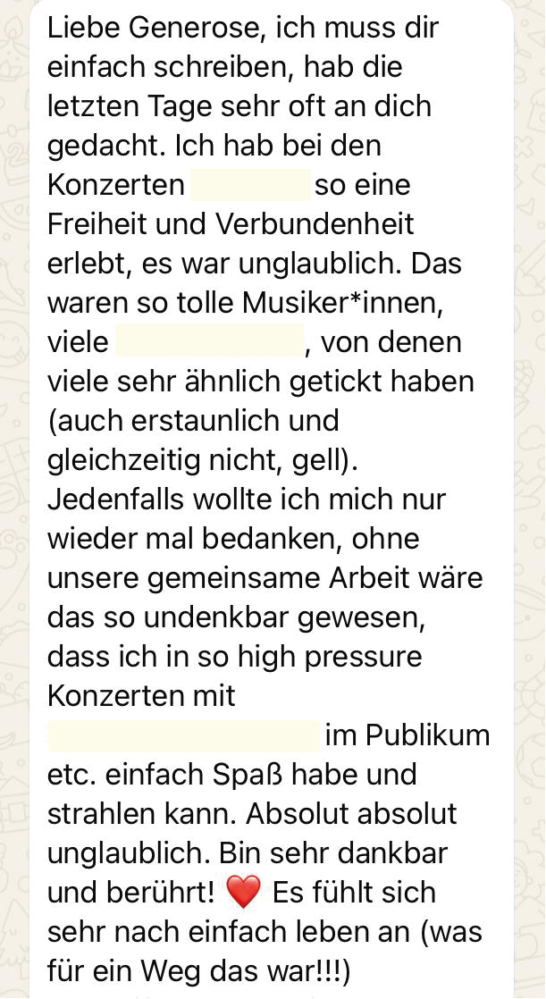 Eine deutsche schriftliche Nachricht, die Dankbarkeit und Freude über ein kürzliches Konzerterlebnis ausdrückt, Freiheit und Verbundenheit erwähnt und die Zusammenarbeit mit einem Kollegen wertschätzt. Enthält Emojis und betont die emotionale Wirkung und die gemeinsame Freude.