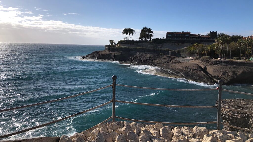 Ausblick aufs Meer und die Küste auf Teneriffa.