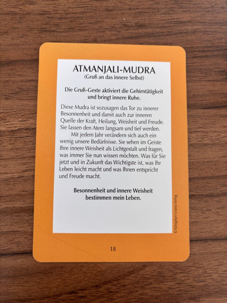 Die Rückseite der gezogenen Mudra-Karte mit der Beschreibung.