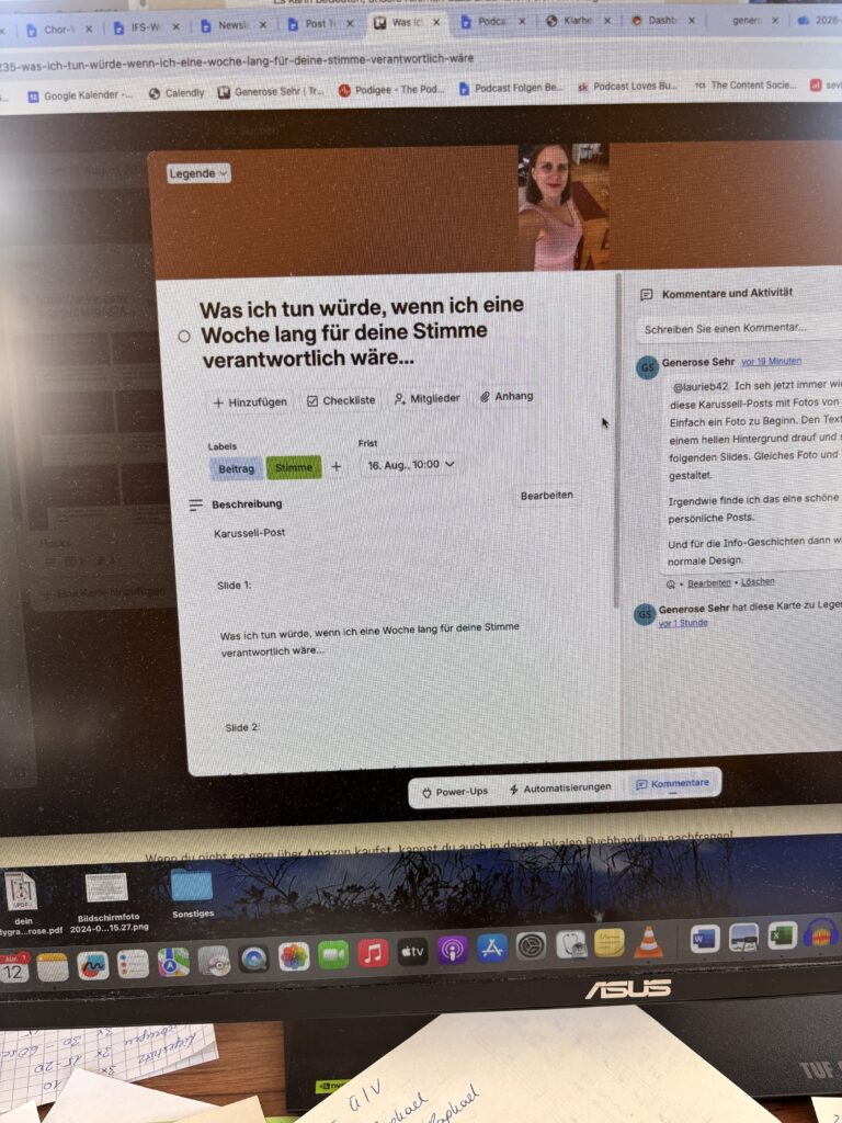 Ein Foto eines geöffneten Trello-Fensters auf dem Bildschirm. Das Foto ist leicht verschwommen bzw. sind die Wellen zu sehen, die man immer wieder sieht, wenn man einen Bildschirm aus der Nähe fotografiert.